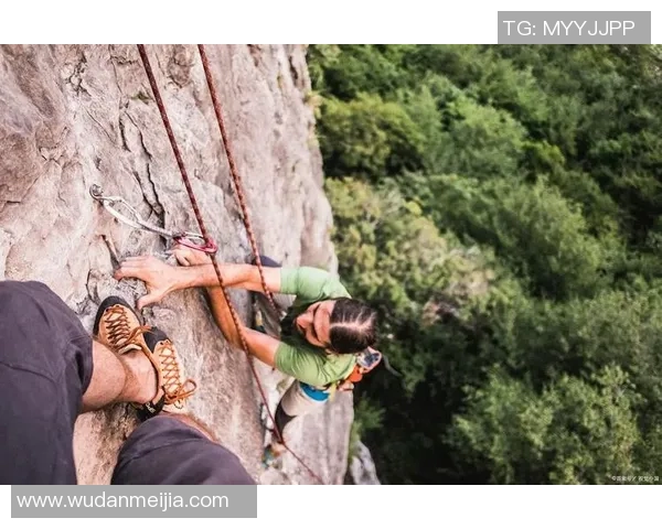 攀岩挑战极限:深入了解上海攀岩队的耐力与精神之旅 攀岩挑战极限:深入了解上海攀岩队的耐力与精神之旅